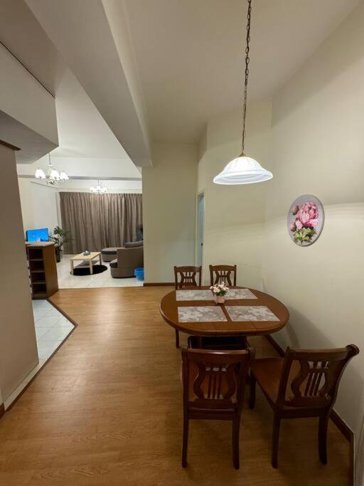 Riverview Home @Waterfront Kch クチン エクステリア 写真